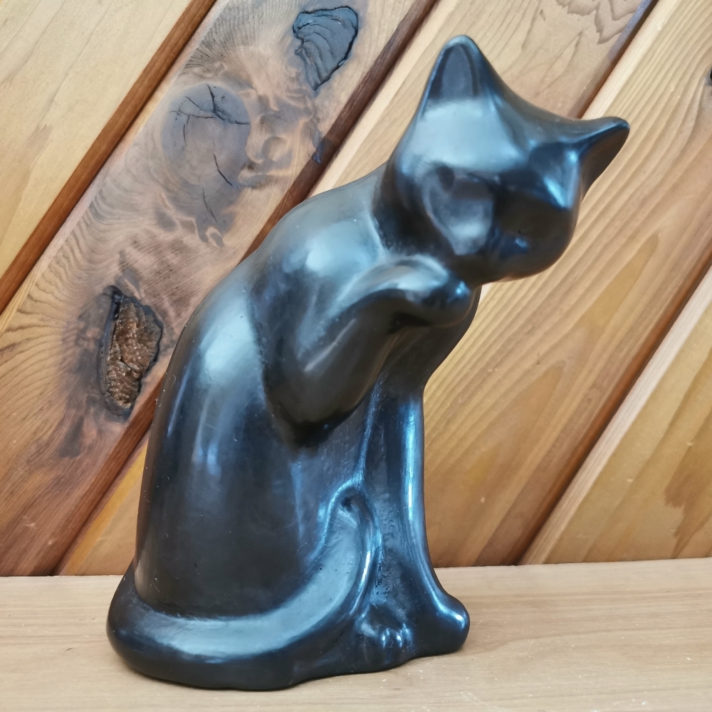 Vintage Cat Sculpture Grooming Pose
